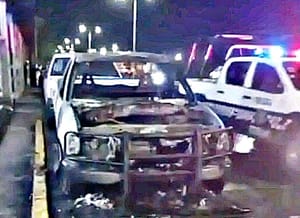 ¡SE QUEMÓ CAMIONETA DE LA UNIDAD ANTISECUESTROS DE LA FGE!