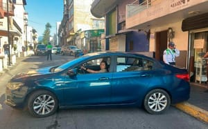 ¡SALE OTRA LADY FUNCIONARIA!