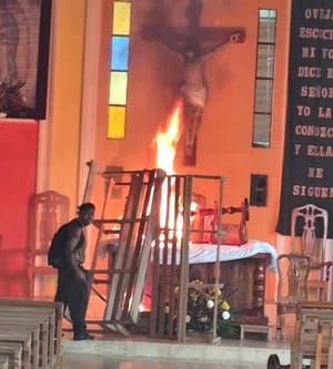 ¡SACRILEGIO! - EN LA IGLESIA DE TILAPAN