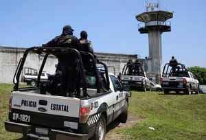 ¡ASEGURAN 50 ‘PUNTAS’ EN REQUISA EN PENAL LA TOMA!