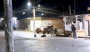¡UN DELINCUENTE ABATIDO Y UN POLICÍA HERIDO EN BALACERA EN SAYULA DE ALEMÁN! - UNA VIVIENDA