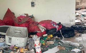 ¡DENUNCIAN ABANDONO DE DESECHOS BIOLÓGICOS EN LABORATORIO CLAUSURADO!