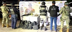 ¡CATEAN CASA Y ASEGURAN DOS CAMIONETAS BALEADAS Y ARMAS!