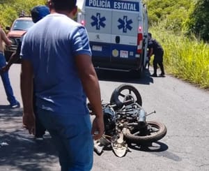 ¡MUERE MOTOCICLISTA EMBESTIDO POR UNA CAMIONETA EN XALAPA!