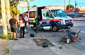 ¡MOTOCICLETAZO EN LA BOTICARIA!