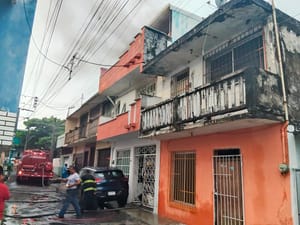 ¡NO TENÍAN LUZ Y CUANDO REGRESÓ SE INCENDIÓ LA CASA!