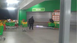 ¡ASALTARON A LAS CAJERAS DE BODEGA AURRERÁ!