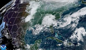 ¡SE ACERCA OTRA ONDA DEL ESTE! - *DÉBIL LÍNEA FRONTAL ESTÁ EN EL GOLFO