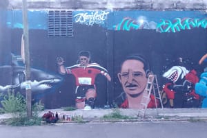 ¡RECUPERA KURI EL NOMBRE DE LOS TIBURONES ROJOS!