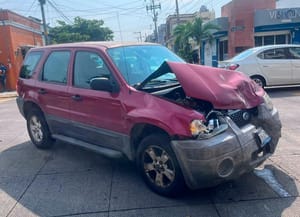 ¡DOS LESIONADAS EN CHUZA DE CAMIONETAS!