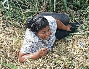¡JOVEN TRABAJADORA DERRAPÓ EN SU MOTO EN JAMAPA!