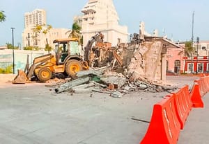 ¡OTROS 3 LOCALES DE ARTESANÍAS DEMOLIDOS!