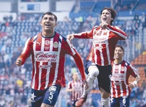 ¡CHIVAS ESCALA LUGARES EN LA TABLA A COSTA DEL PUEBLA!