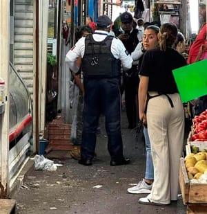 ¡DETONAN DOS EXPLOSIVOS EN MERCADO DE ORIZABA!