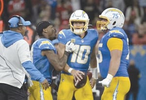 ¡ELECTROCUTAN CHARGERS A LOS CHIEFS Y MAHOMES EN BRASIL!