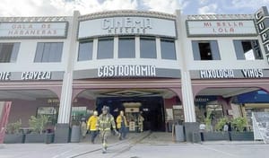 ¡SE INCENDIA CINE DE ESPOSA DE SECRETARIO DE HACIENDA DE BC!