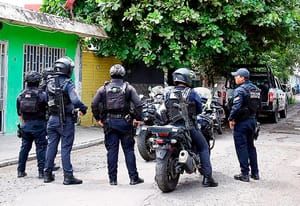 ¡PAREJA DE PISTOLEROS AMARRAN A DOS HERMANAS Y LES ROBAN 80 MIL PESOS!