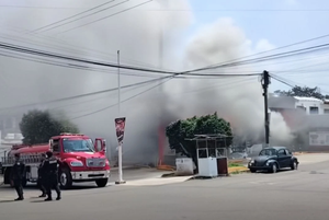 ¡QUEMAN NEGOCIOS Y TIRAN PONCHALLANTAS EN TABASCO!