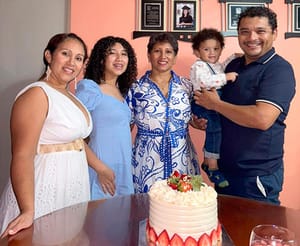 DELIA SOSA, DICHOSA EN SU CUMPLEAÑOS