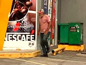 ¡ABUELO ‘COCHINÓN’ MUESTRA SUS MISERIAS A NIÑAS Y JOVENCITAS!