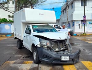 ¡CHOCA CAMIONETA DE CARGA CONTRA UNIDAD DE LA SEMAR!