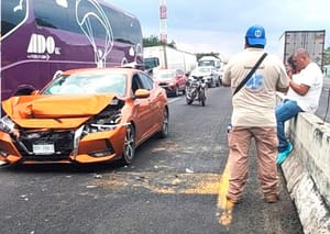 ¡DOS HERIDOS EN ENCONTRONAZO EN LA AUTOPISTA XALAPA-CARDEL!