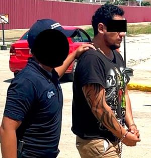 ¡HUNDEN AL EXTORSIONADOR DE 62 TAXISTAS!