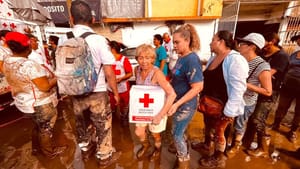 ¡CRUZ ROJA MEXICANA ENTREGA 100 TONELADAS DE AYUDA!