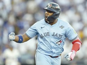 ¡UNA HISTORIA LLAMADA BÉISBOL! | MAESTRÍA DE YESAVAGE Y TORONTO A UNO - Toronto está a un paso de la gloria. Los Azulejos derrotaron 6–1 a los Dodgers de Los Ángeles y se colocaron 3–2 al frente en la Serie Mundial…