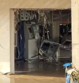 ¡DESMANTELAN CAJEROS AUTOMÁTICOS! - *Desesperación por falta de alimentos