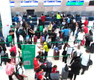 ¡SE QUEDAN ATORADOS 500 PASAJEROS!