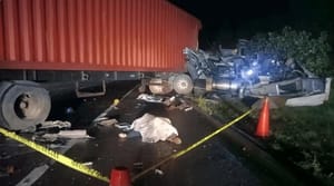 ¡CARRETERAZO MORTAL! -MUERE TRAILERO EN BRUTAL CHOQUE EN EL LIBRAMIENTO PEROTE-BANDERILLA