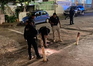 ¡ARRASTRAN A ‘MOTO-RATONES’! - TRIPULANTES DE UNA CAMIONETA LOS EMBISTIERON PARA EVITAR EL ASALTO