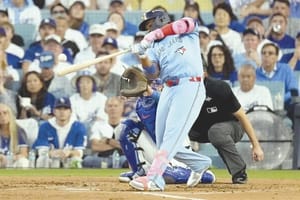 ¡EMPAREJAN LA SERIE! - *Azulejos de Toronto gana 6-2 a los Dodgers en el cuarto duelo de la Serie Mundial