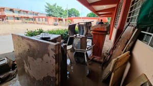 ¡MÁS DE 300 ESCUELAS ESTÁN BAJO EL LODO! - SIN CLASES 380 MIL ESTUDIANTES