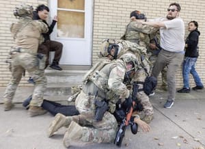 ¡SUMAN 10 MEXICANOS MUERTOS BAJO CUSTODIA DE ICE!