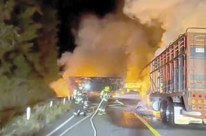 ¡DESATAN NARCOBLOQUEOS EN MICHOACÁN!