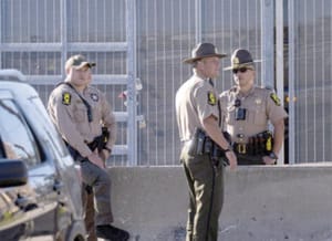 ¡JUEZA ORDENA QUE AGENTES FEDERALES DE INMIGRACIÓN UTILICEN CÁMARAS CORPORALES!