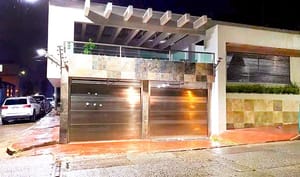 ¡LANZAN BOMBAS MOLOTOV CONTRA CASA DE LA ALCALDESA DE ACAYUCAN!