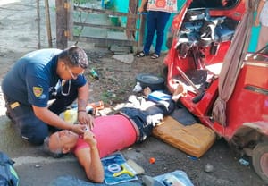 ¡MOTO-TAXISTA SE DEBATE ENTRE LA VIDA Y LA MUERTE!