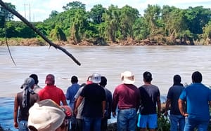 ¡UN DESAPARECIDO AL VOLCAR LANCHA EN EL RÍO DE PAPANTLA!