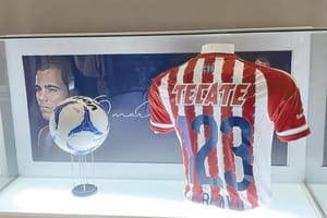 ¡RETIRAN A OMAR BRAVO DE MUSEO CHIVAS!