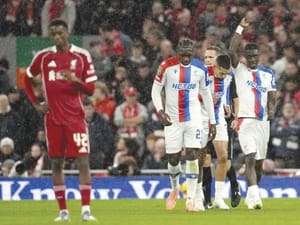¡CRYSTAL PALACE EMPEORA CRISIS DEL LIVERPOOL Y LO ELIMINA!