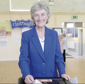 ¡LA ABANDERADA DE LA IZQUIERDA, CATHERINE CONNOLLY SERÁ NUEVA PRESIDENTA DE IRLANDA!