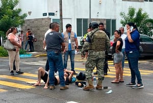 ¡UN HERIDO Y MOTOCICLETA DESTROZADA EN “TORTAZO”!