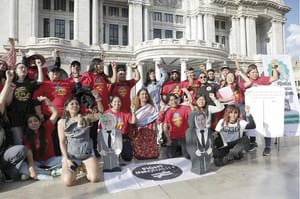 ¡PIDEN COBRAR MÁS IMPUESTOS A LOS MULTIMILLONARIOS!