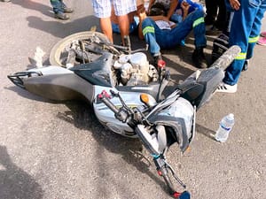 ¡CAMIÓN ‘TRES GUERRAS’ EMBISTIÓ A MOTOCICLISTA EN LA AUTOPISTA!
