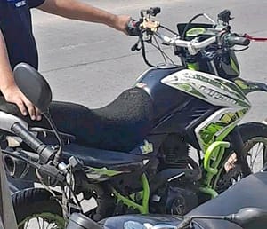 ¡ROBAN MOTOCICLETA DEPORTIVA EN PLAZA LAS BRISAS!