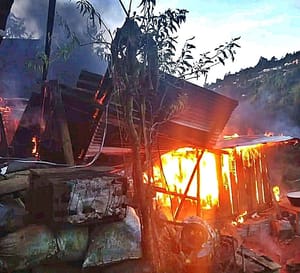 ¡ARDE VIVIENDA POR LAS CHISPAS DEL BRASERO!