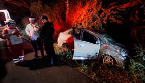 ¡JOVEN RESULTA ILESO EN APARATOSA VOLCADURA!